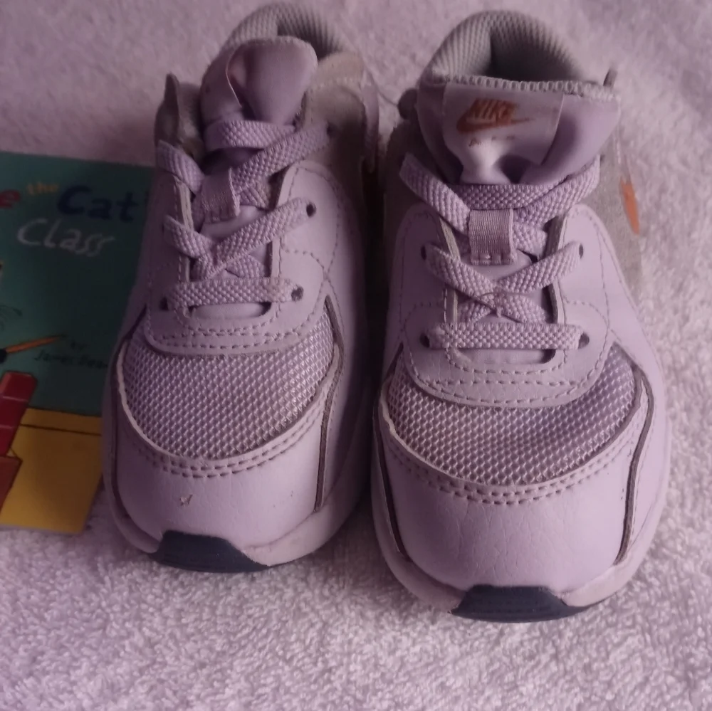 Lavender Nike Air Sneakers with Chunky Sole and Breathable Mesh